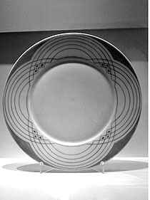 贝伦斯于1901年设计的餐盘