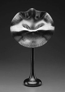 蒂法尼设计的玻璃花瓶