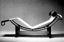柯布西埃于1928年设计的躺椅