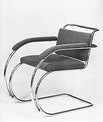 米斯于1927年设计的魏森霍夫椅