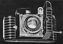 提革于1936年设计的柯达135相机