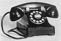 德雷夫斯于1930年设计的电话机