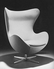 雅各布森于1958年设计的“蛋”椅