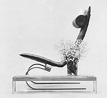 克雅霍尔姆设计的钢片椅