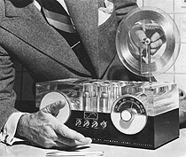 罗维于50年代设计的收音机
